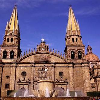 Rotonda de los Jaliscienses Ilustres y Catedral de Guadalajara